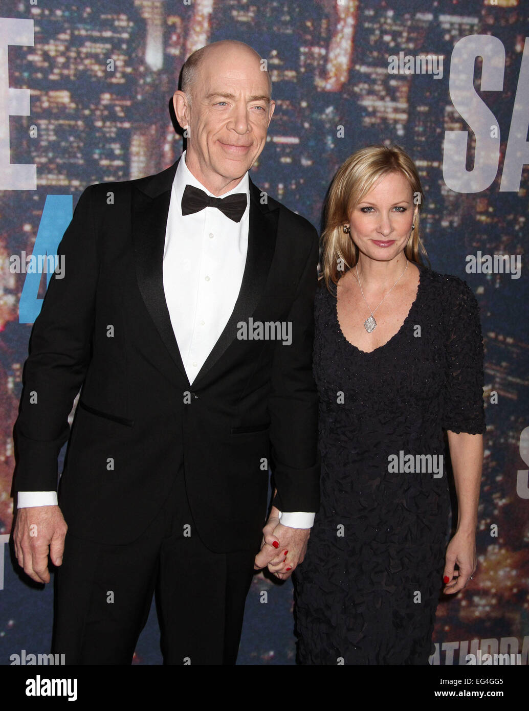 New York, New York, Stati Uniti d'America. 15 Feb, 2015. Attore JK Simmons e sua moglie Michelle SCHUMACHER frequentare gli arrivi per SNL quarantesimo anniversario speciale tenutasi il Rockefeller Plaza. Credito: Nancy Kaszerman/ZUMAPRESS.com/Alamy Live News Foto Stock