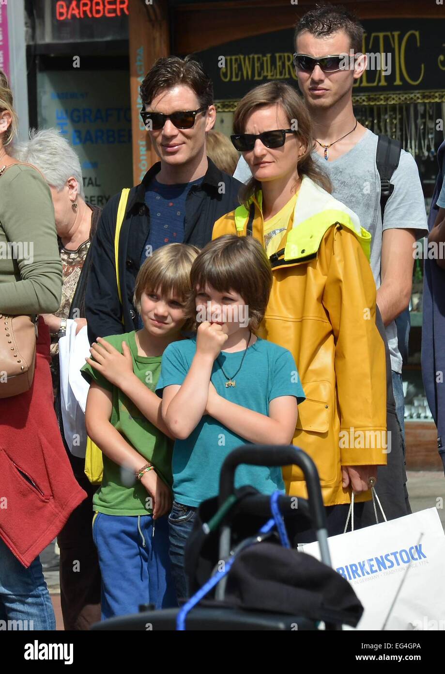 Cillian Murphy, moglie Yvonne e i loro figli Malachy e Aran guardare la