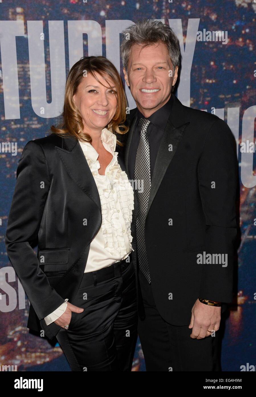 Jon Bon Jovi, Dorothea Hurley presso gli arrivi per il Saturday Night Live SNL quarantesimo anniversario, Rockefeller Center, New York, NY Febbraio 15, 2015. Foto di: Derek Storm/Everett Collection Foto Stock