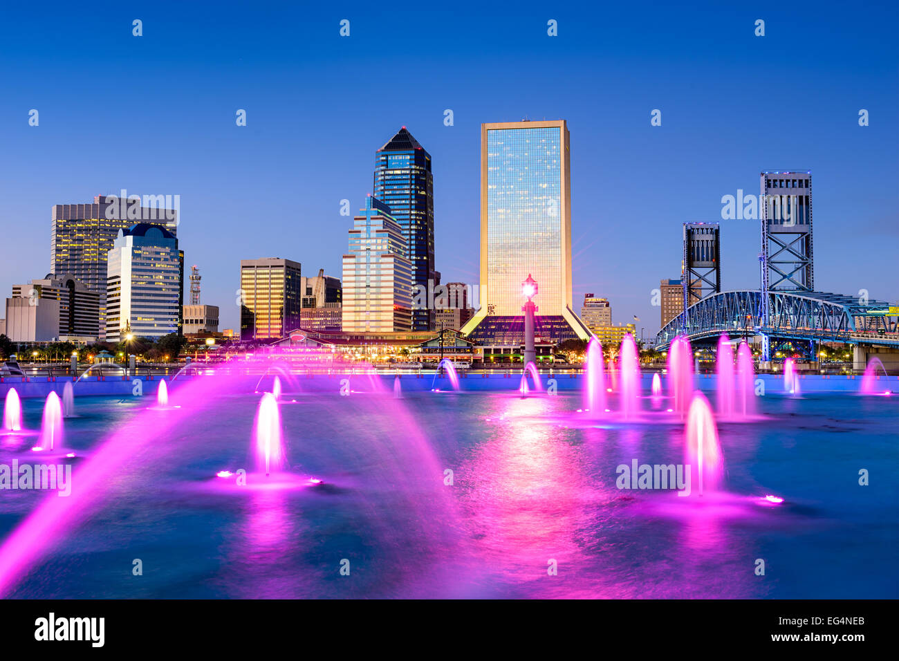 Jacksonville, Florida, Stati Uniti d'America skyline della città presso la fontana. Foto Stock
