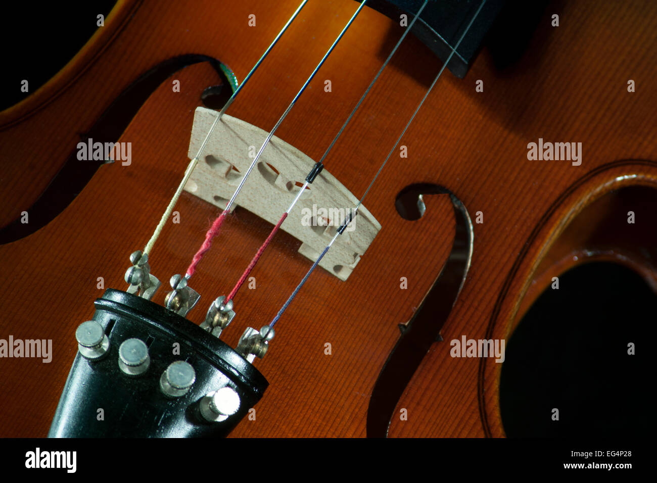Violino dipinte di luce Foto Stock