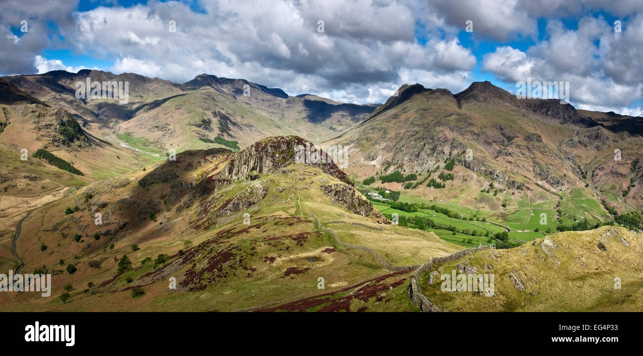 Langdale Pikes da Lingmoor cadde, Lake District, Cumbria, England Regno Unito Foto Stock