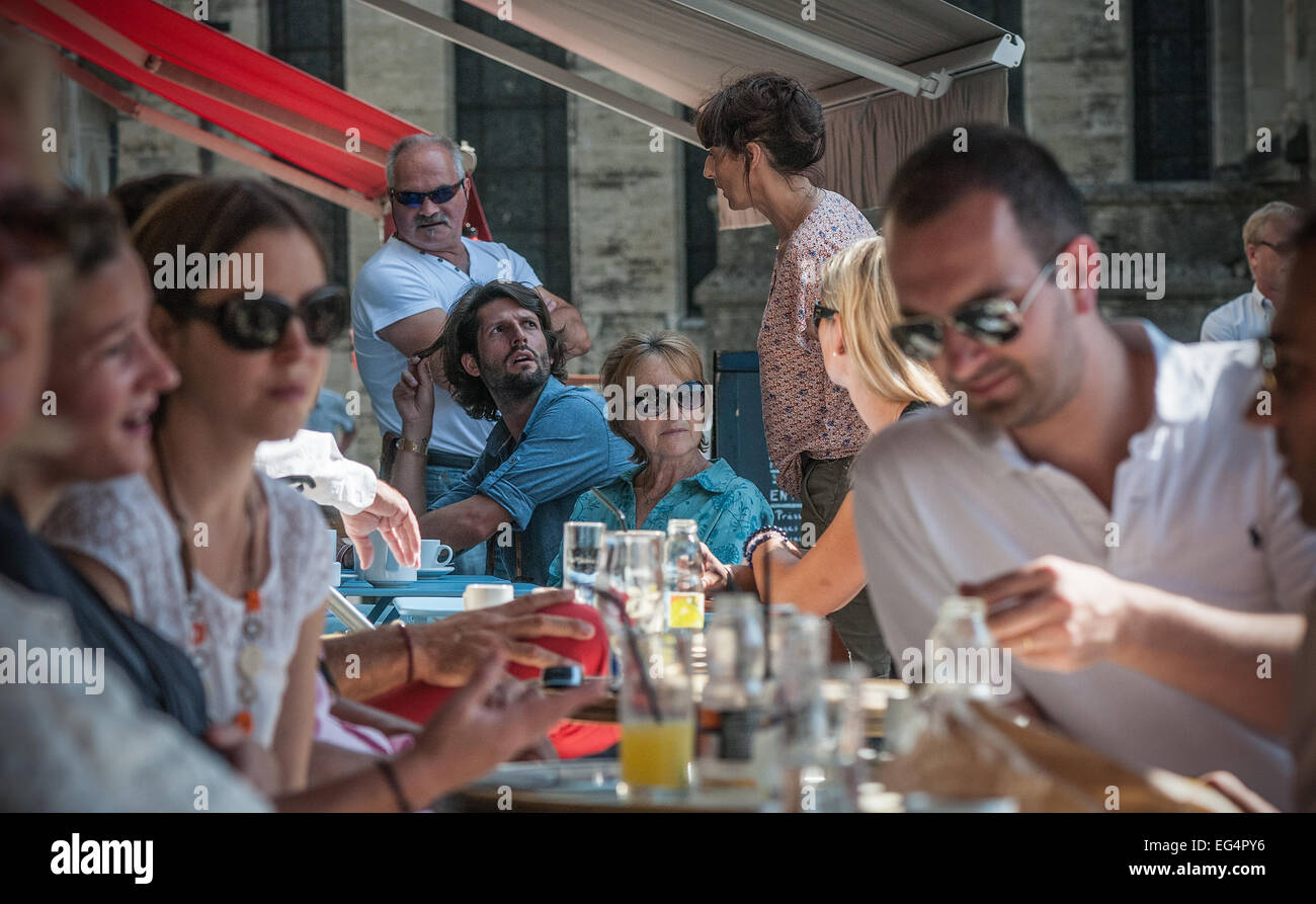 Franch cafe che mostra una lieve alterco Foto Stock