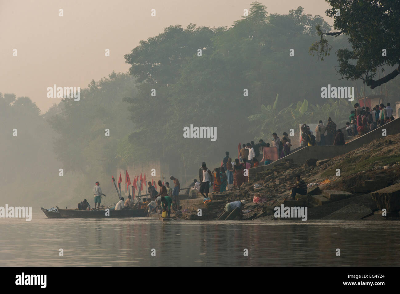 Mattina Aarti nel fiume Gandak, Sonepur Mela Foto Stock