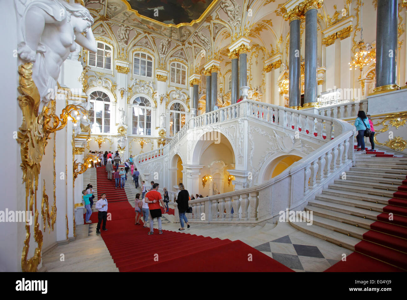 Scala d'ingresso al Museo Hermitage, San Pietroburgo, Russia Foto Stock