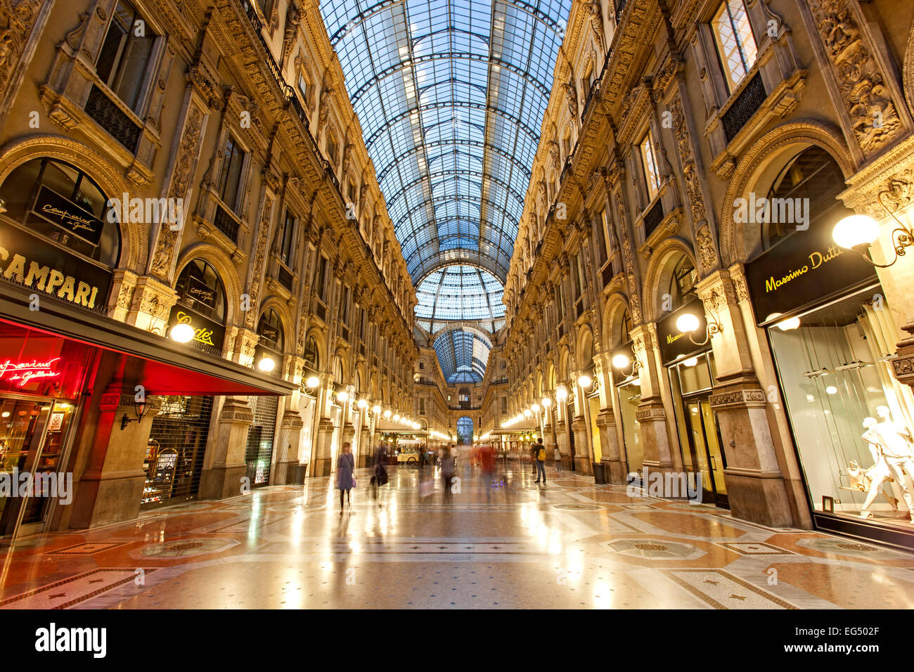 Atrium, negozi e dello shopping, Galleria Vittorio Emanuele, Milano, Italia Foto Stock