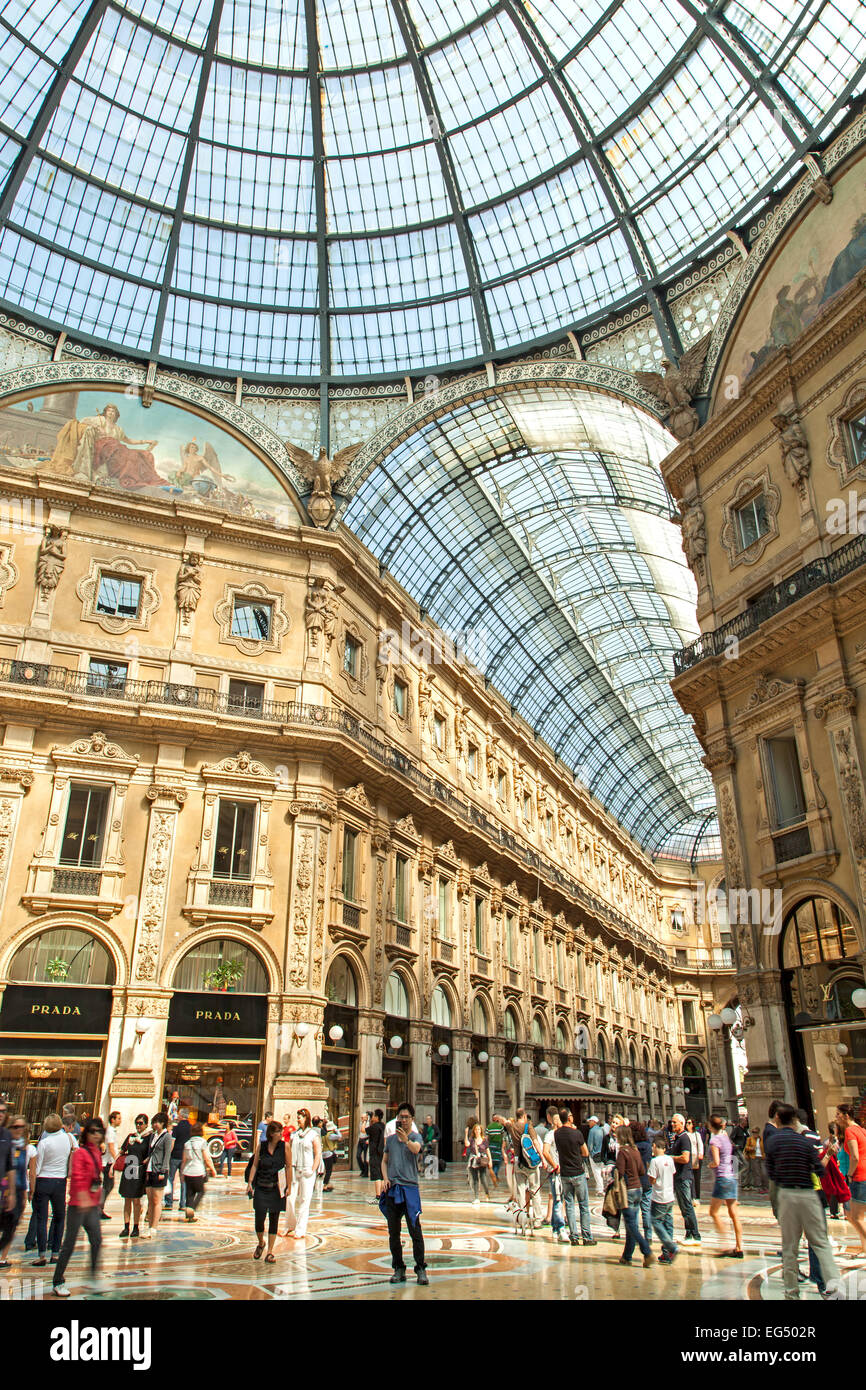 Atrium, negozi e dello shopping, Galleria Vittorio Emanuele, Milano, Italia Foto Stock