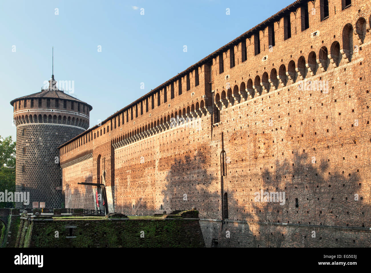 La torre e la parete, Castello Sforzesco di Milano, Italia Foto Stock