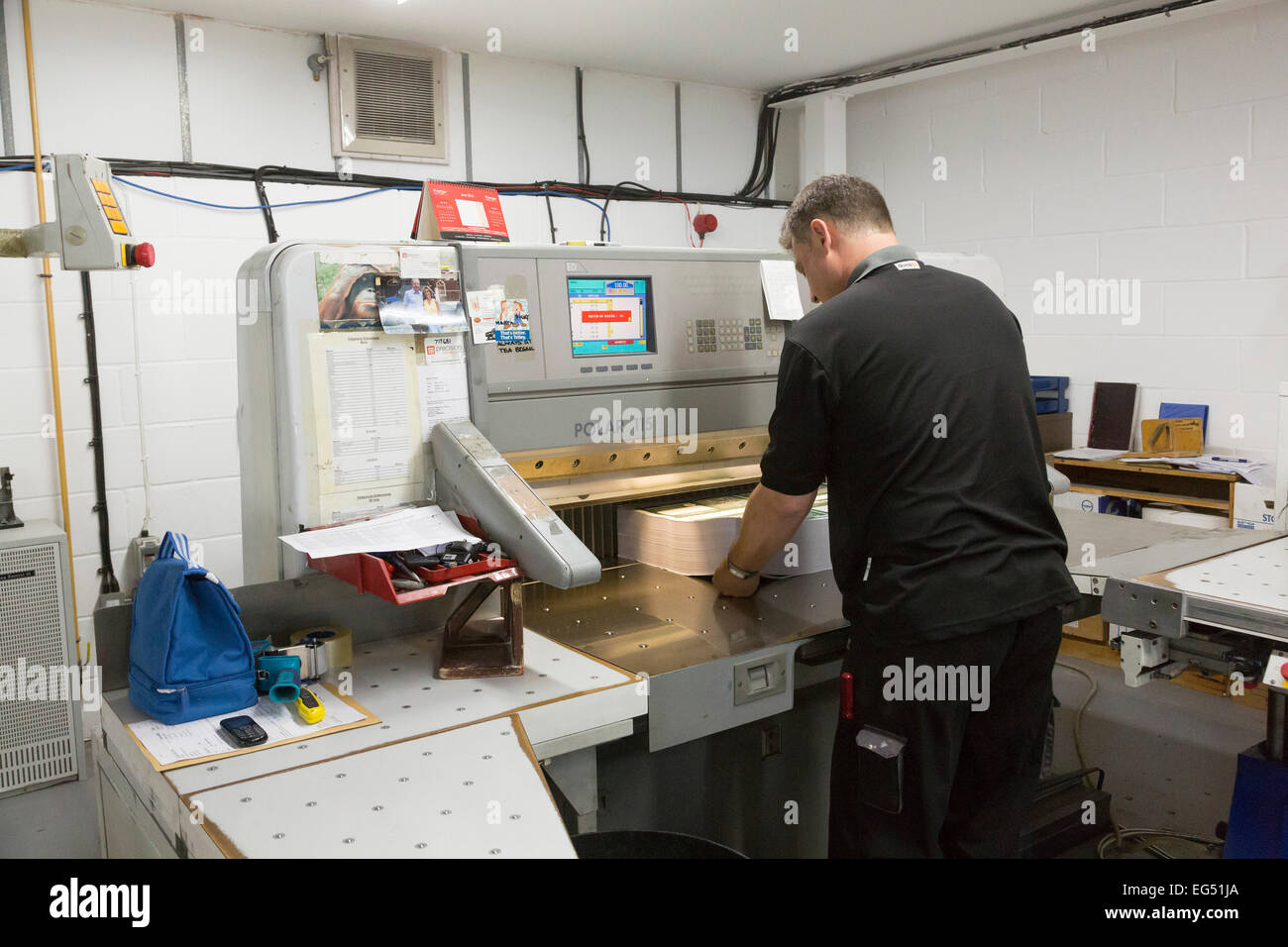 Polar 115 carta industriali macchina a ghigliottina Foto stock - Alamy