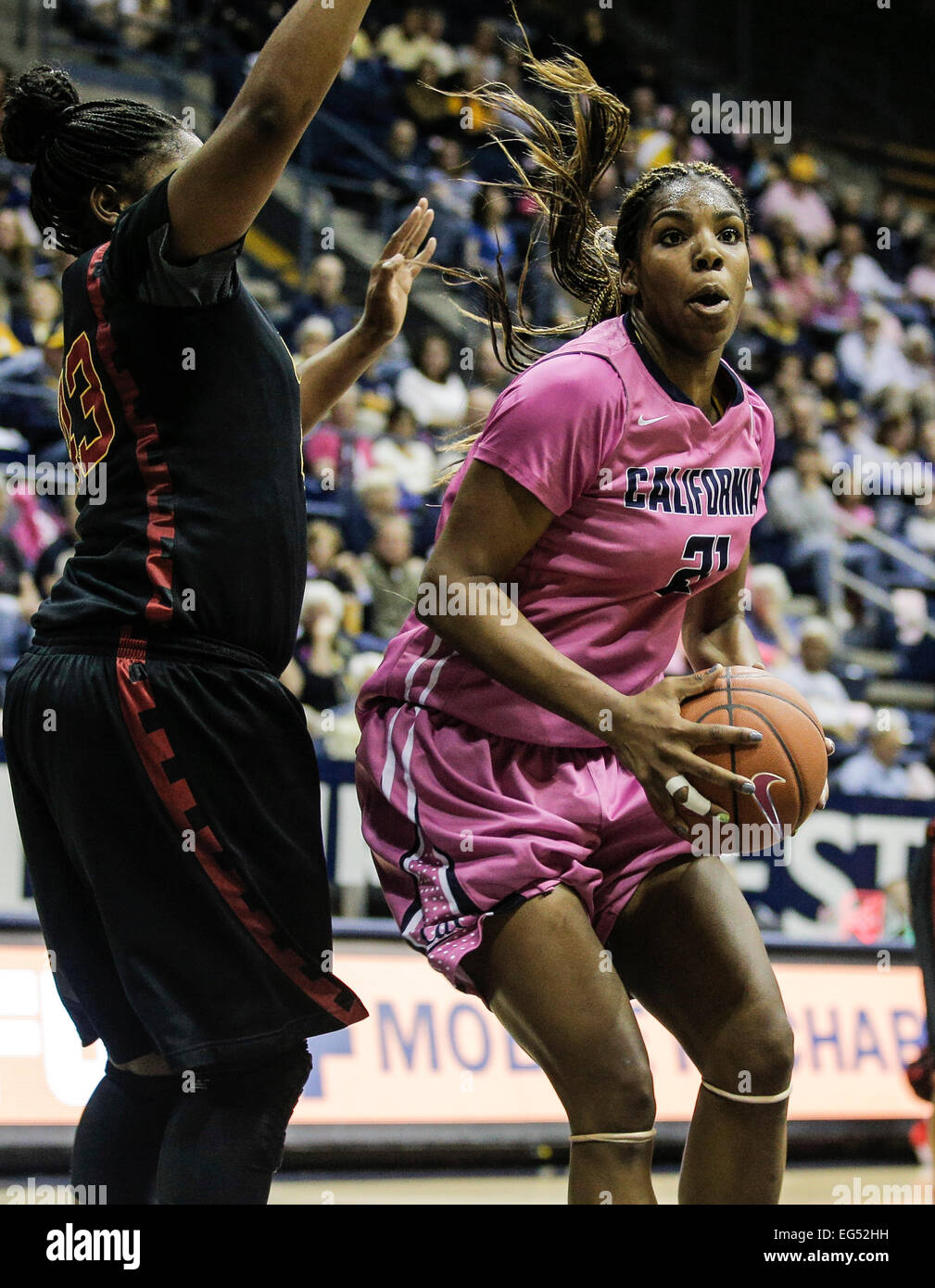 Berkeley CA. 15 Feb, 2015. California F # 21 Reshanda punteggio grigio 32 punti e 10 rimbalzi durante il NCAA donna gioco di basket tra USC Trojans e California Golden Bears 54-65 perso a Hass Pavilion Berkeley in California © csm/Alamy Live News Foto Stock