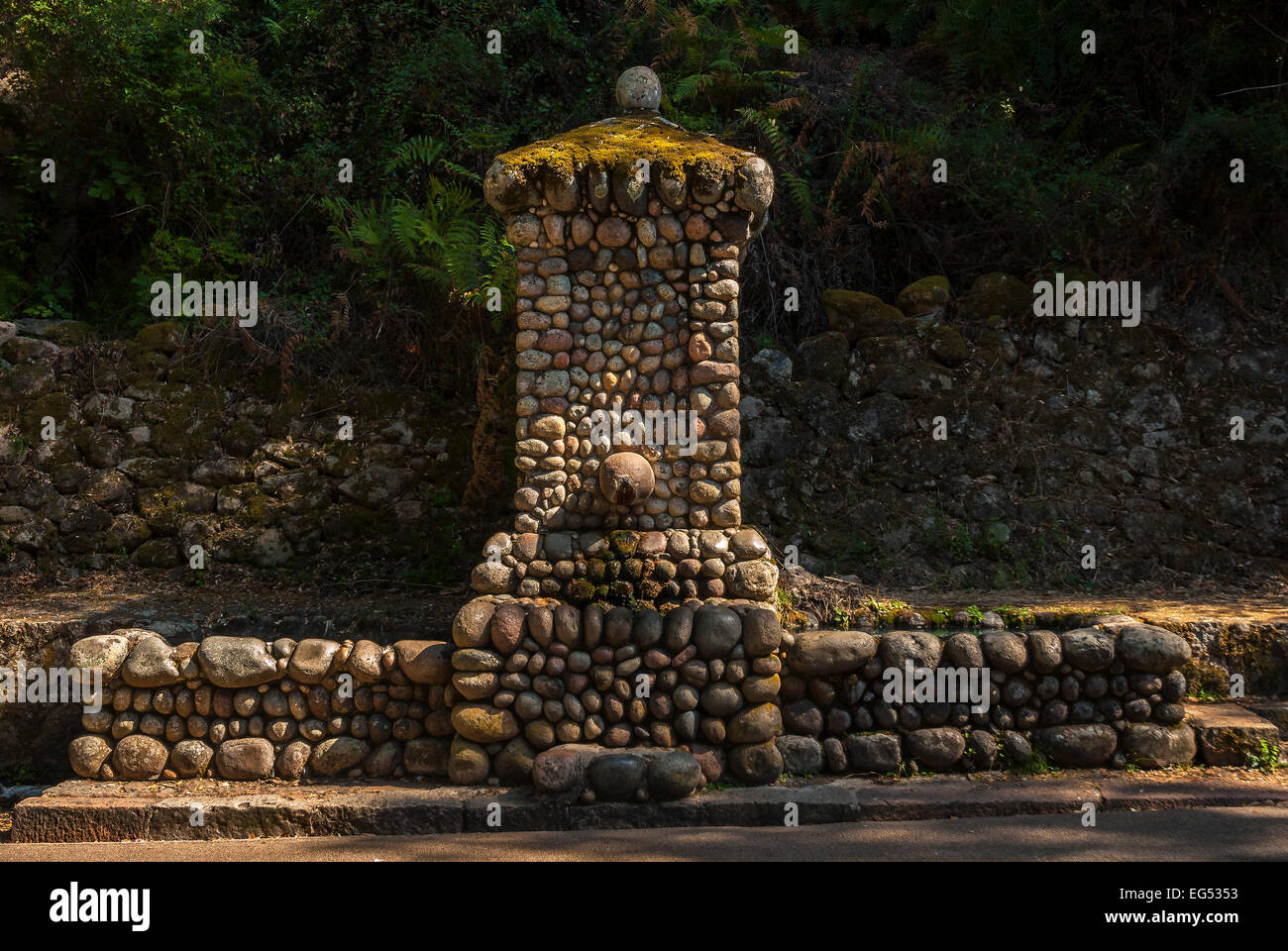 Fontaine dans les Calanche de Piana Corse du sud 2A Francia Foto Stock