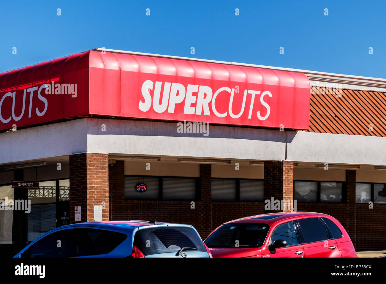 Supercuts, un salone di bellezza specializzato in capelli in una striscia mall in Oklahoma City, Oklahoma, Stati Uniti d'America. Foto Stock