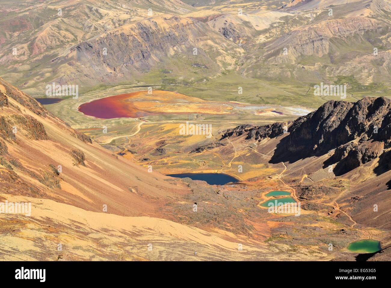 Lagunas Coloradas, laghi colorati sulle Ande boliviane montagne vicino Chacaltaya stazione di montagna, La Paz Foto Stock