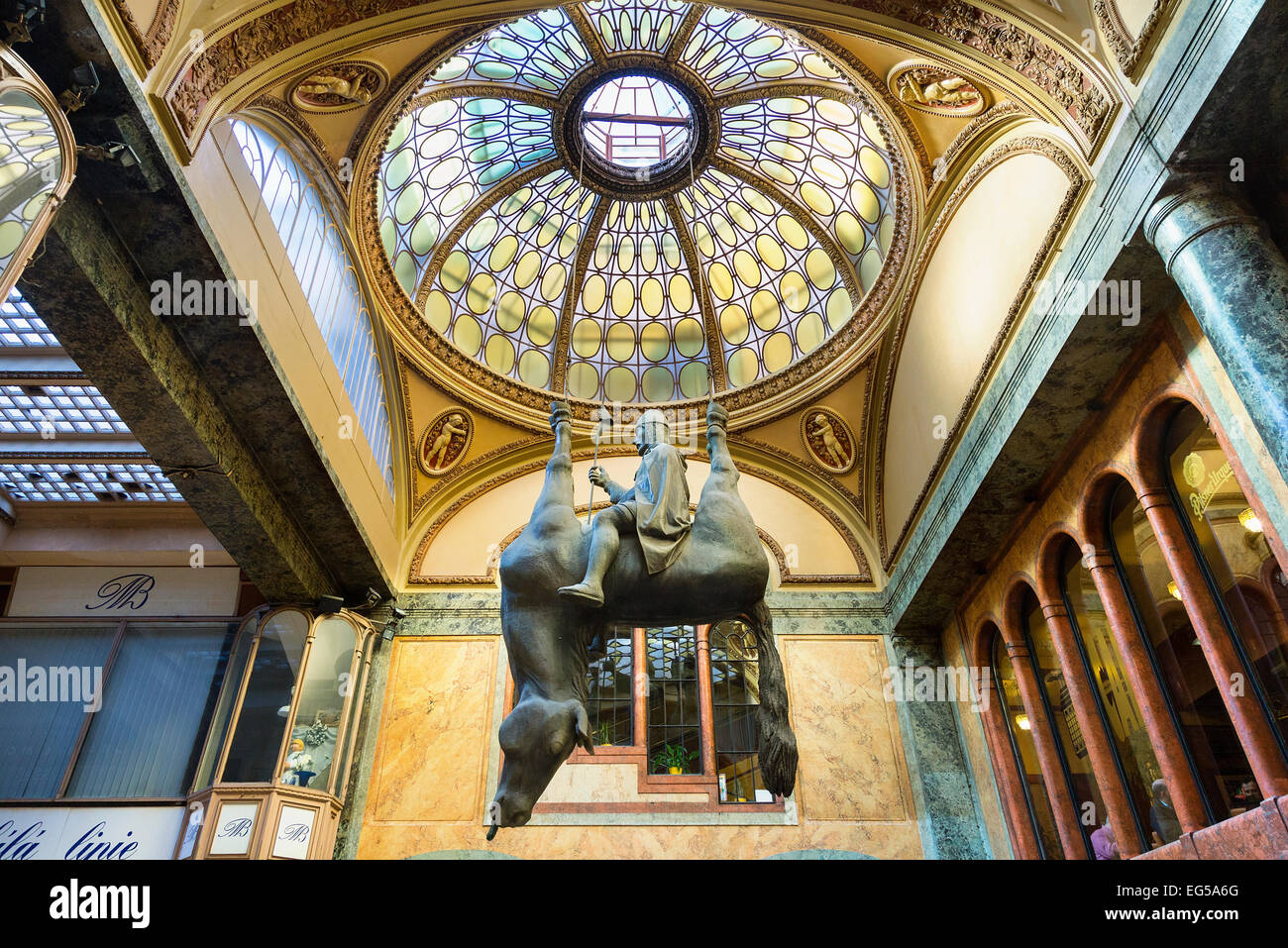 Praga, statua nel passaggio di Lucerna Foto Stock