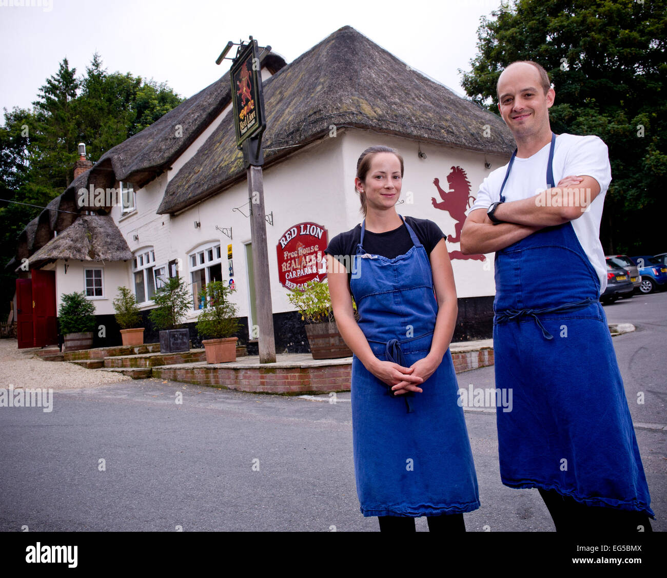 Il Red Lion in Oriente Chisenbury, Wiltshire. Di proprietà di stella Michelin titolari Guy e Brittany Manning. Foto Stock