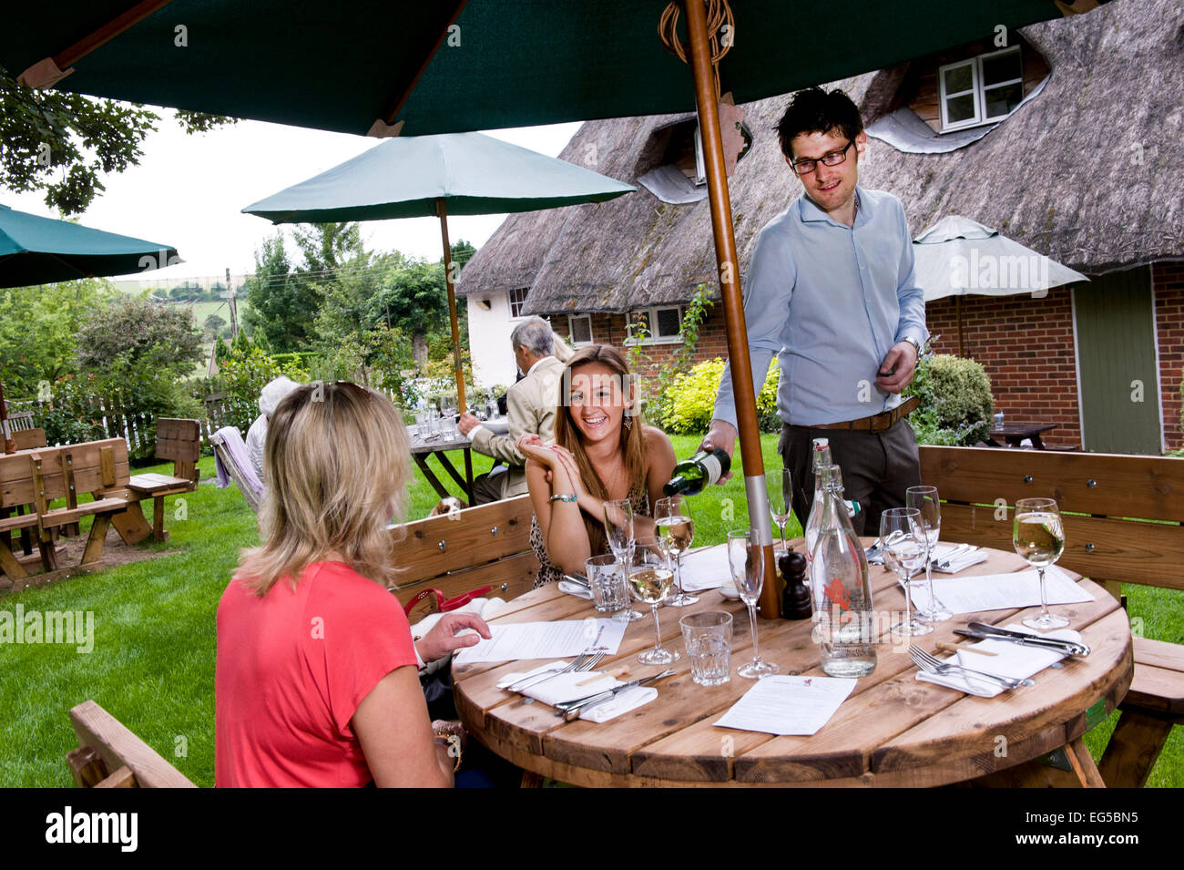 Il Red Lion in Oriente Chisenbury, Wiltshire. Di proprietà di stella Michelin titolari Guy e Brittany Manning. Foto Stock