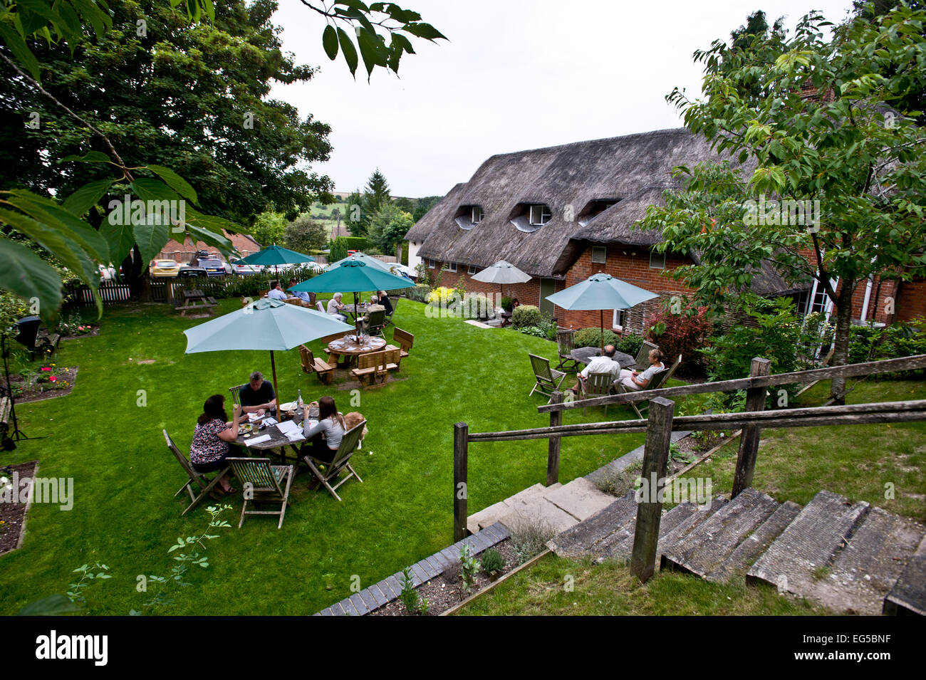 Il Red Lion in Oriente Chisenbury, Wiltshire. Di proprietà di stella Michelin titolari Guy e Brittany Manning. Foto Stock