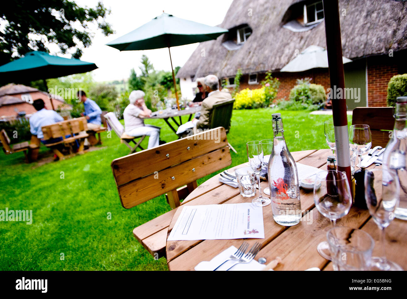 Il Red Lion in Oriente Chisenbury, Wiltshire. Di proprietà di stella Michelin titolari Guy e Brittany Manning. Foto Stock