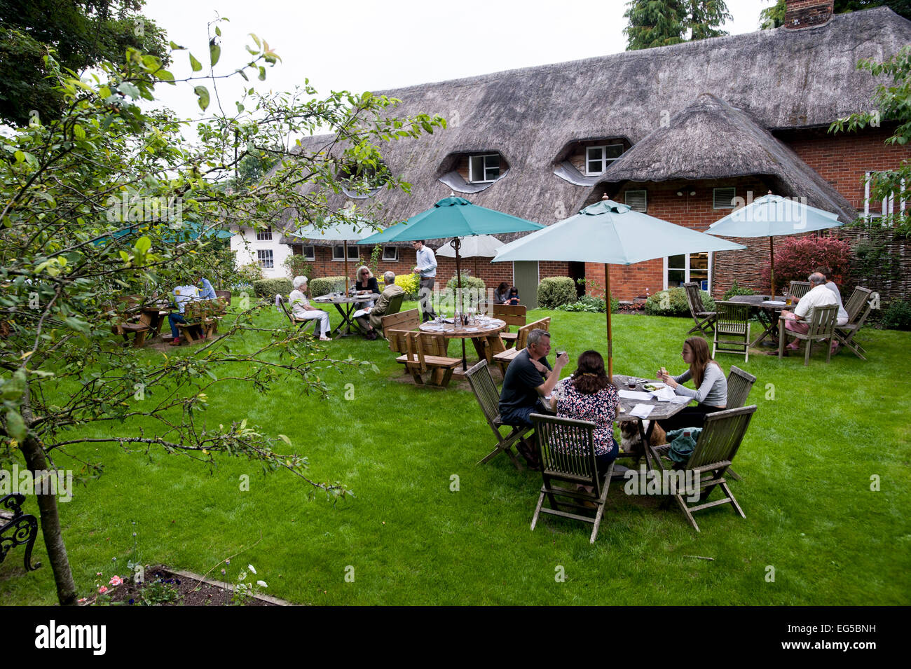 Il Red Lion in Oriente Chisenbury, Wiltshire. Di proprietà di stella Michelin titolari Guy e Brittany Manning. Foto Stock
