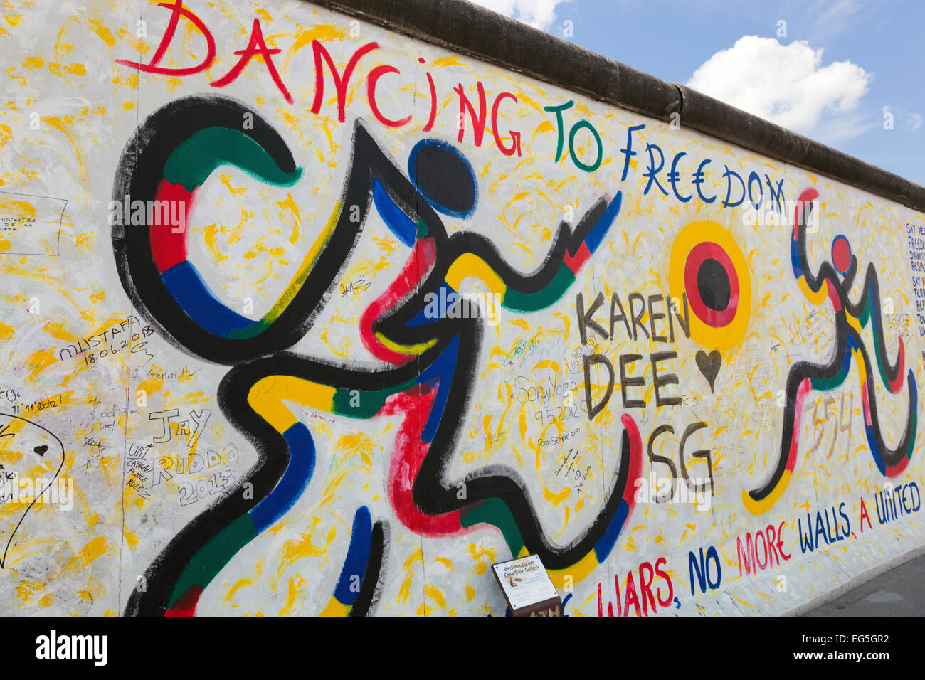 Berlino, 26 Luglio: Graffiti presso la East Side Gallery sulla luglio 26, 2013 a Berlino, Germania. Esso documenta un momento di cambiamento e di speranze. Foto Stock
