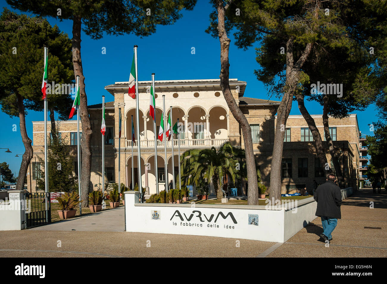 Abruzzo , Pescara , sede della fabbrica di Liquore Aurum , ora la fabbrica delle  idee Foto stock - Alamy