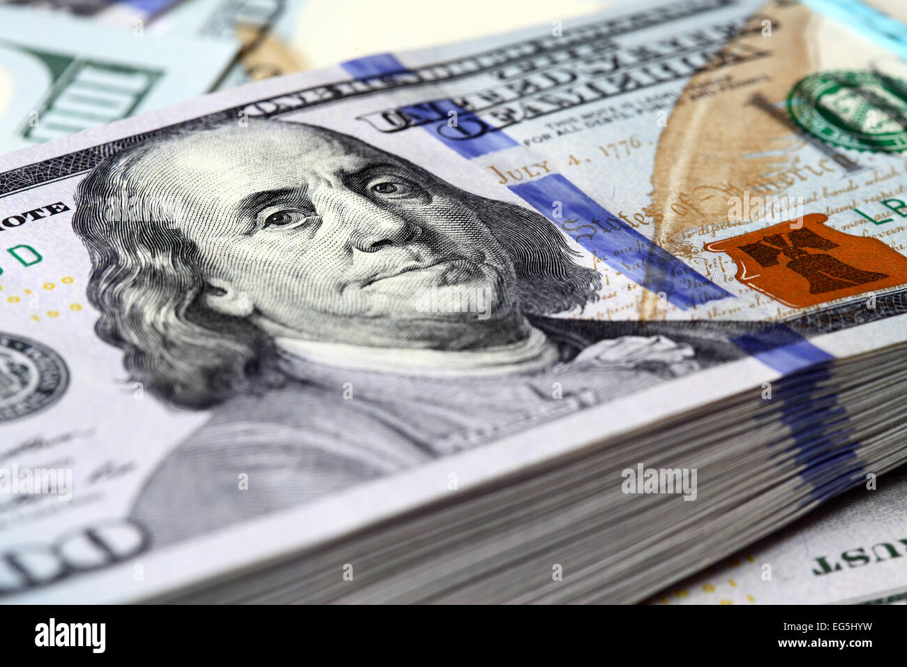 Bundle di nuovo centinaia di fatture del dollaro Foto Stock