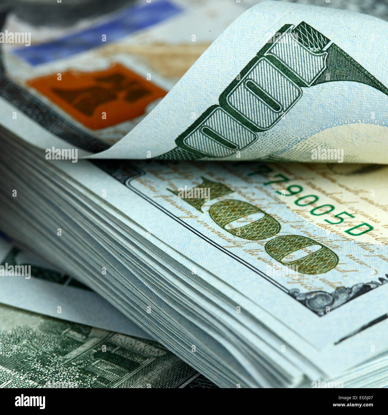 Bundle di nuovo centinaia di fatture del dollaro Foto Stock