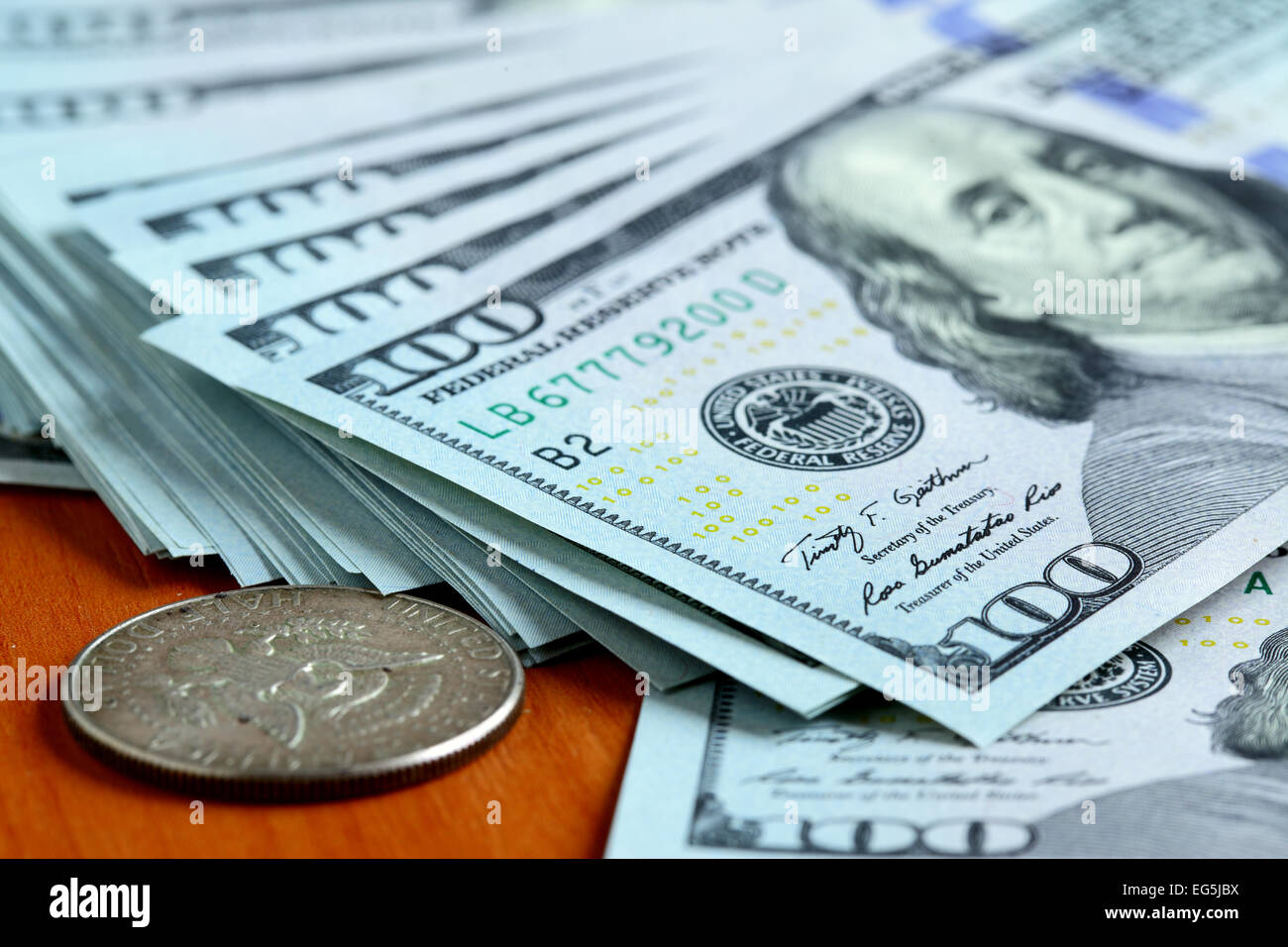 Cumulo di nuovo centinaia di fatture del dollaro Foto Stock