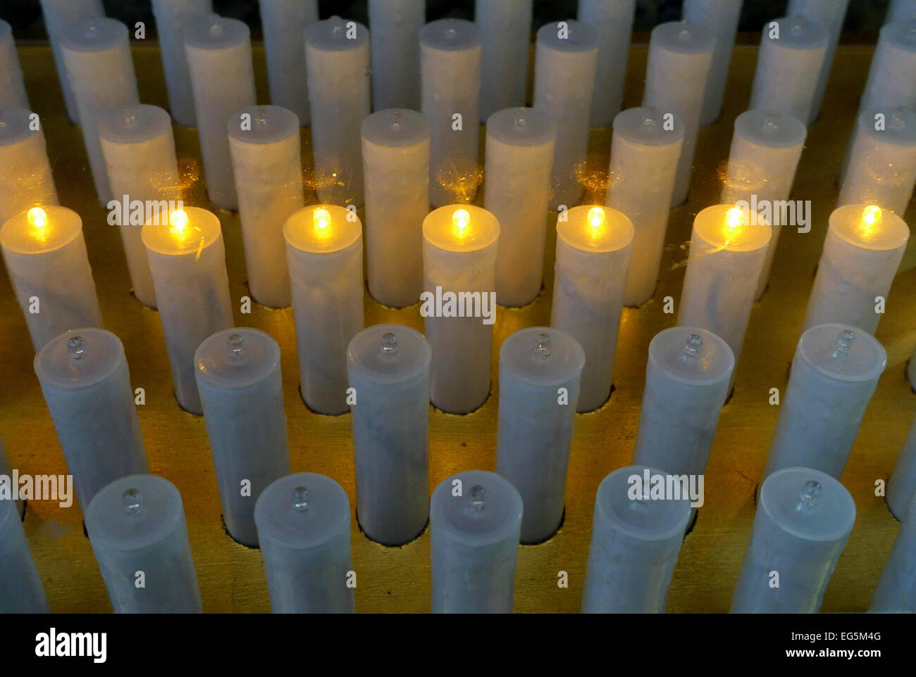 Elettrico candele votive in Santa Ana Cattedrale, Las Palmas de Gran Canaria Foto Stock