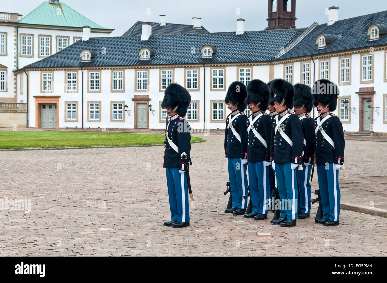 Guardia Reale modifica su Fredensborg palace. Foto Stock