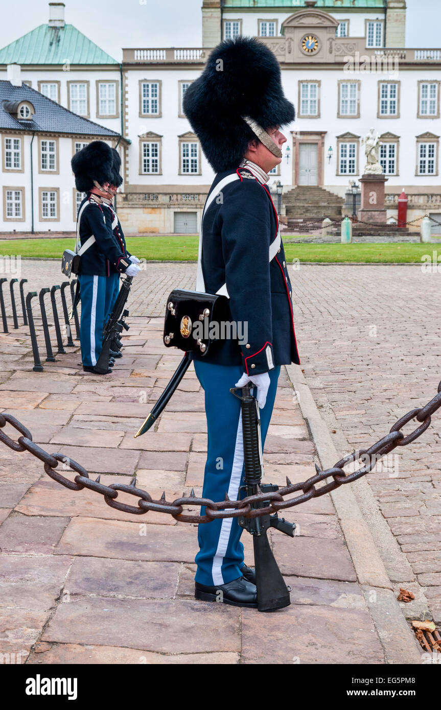 Guardia Reale modifica su Fredensborg palace di Fredensborg, Danimarca. Foto Stock