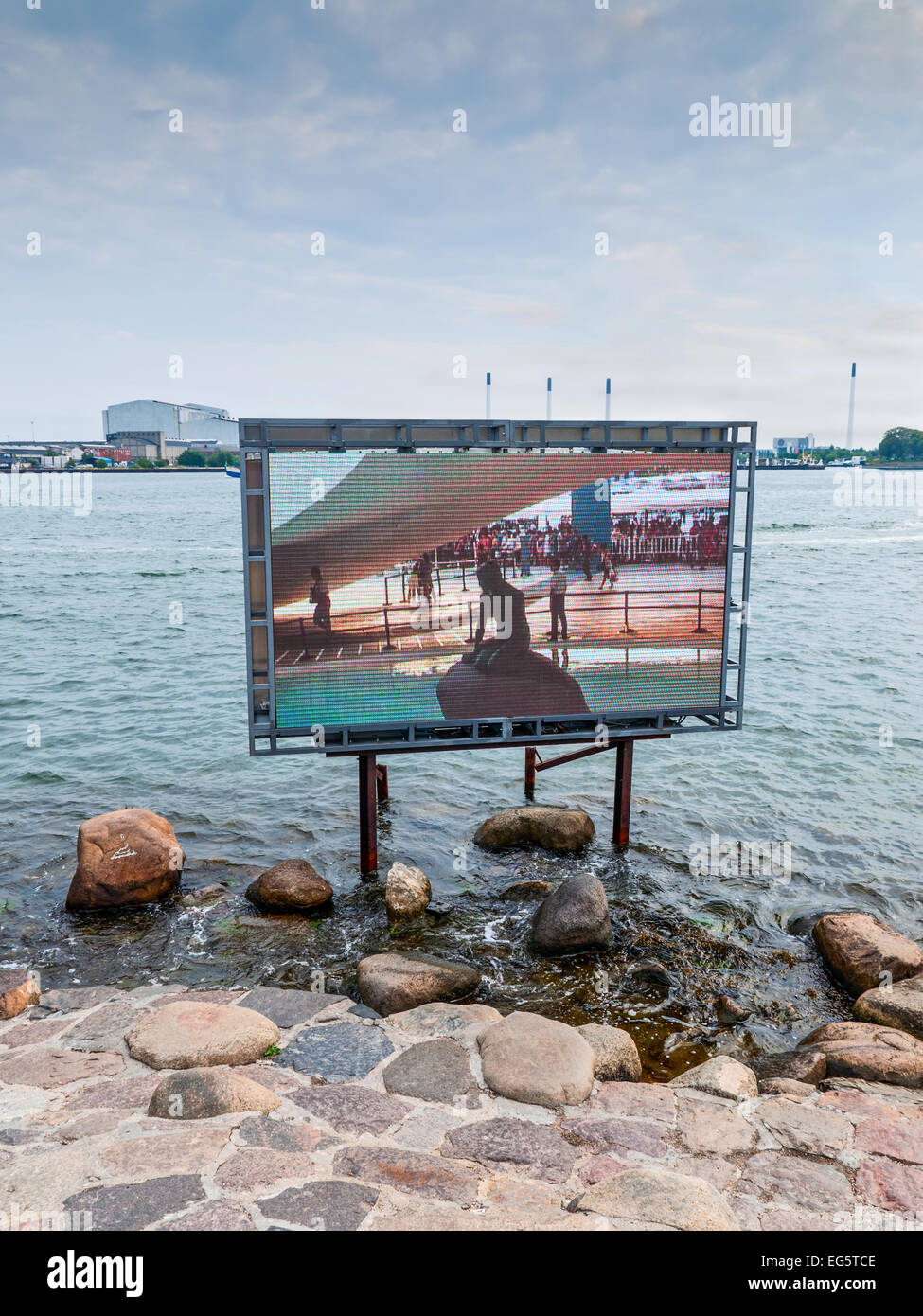 Statua della Sirenetta a Copenaghen non è in luogo come è stato preso per una fiera in Cina Foto Stock