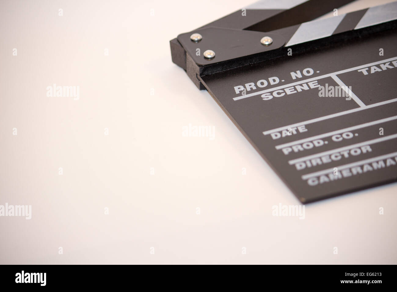 Scheda Calpper / Film Slate isolato su sfondo bianco con copyspace Foto Stock