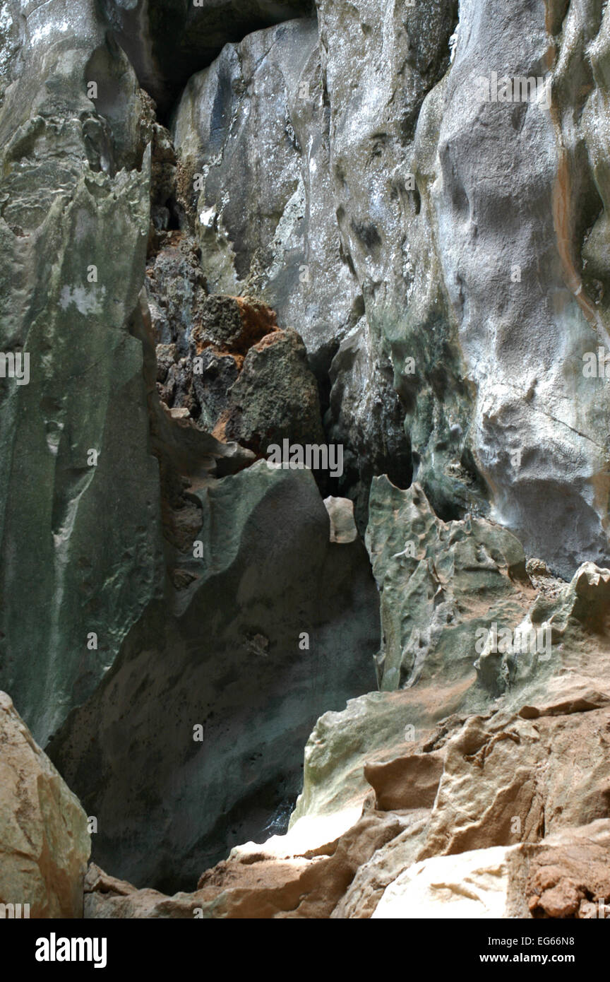 Cudugman grotta. Arcipelago Bacuit. Palawan. El Nido. Filippine. El Nido (ufficialmente il comune di El Nido) è un primo cl Foto Stock