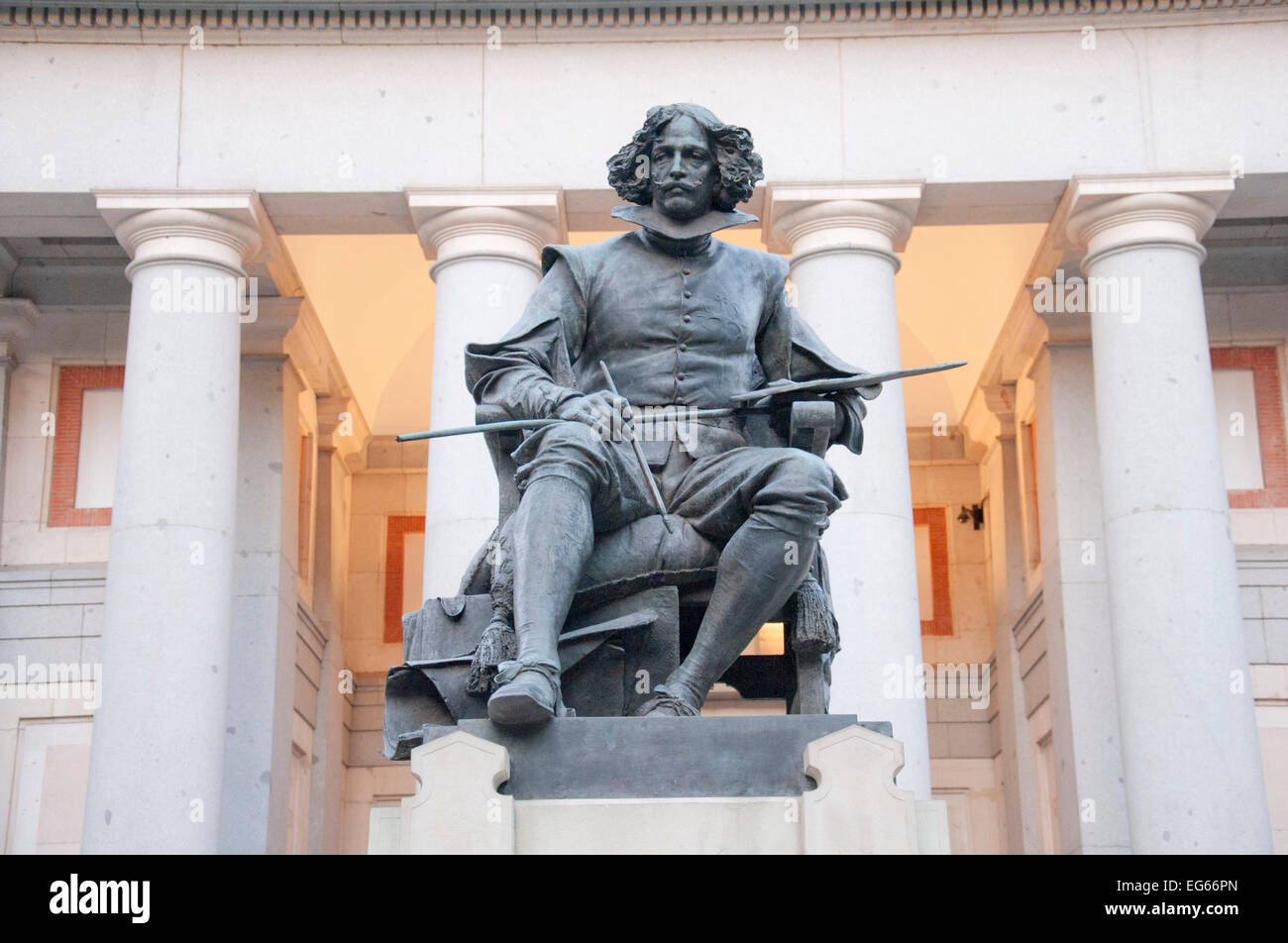 Velazquez statua al di fuori del Museo del Prado a Madrid Spagna. Foto Stock