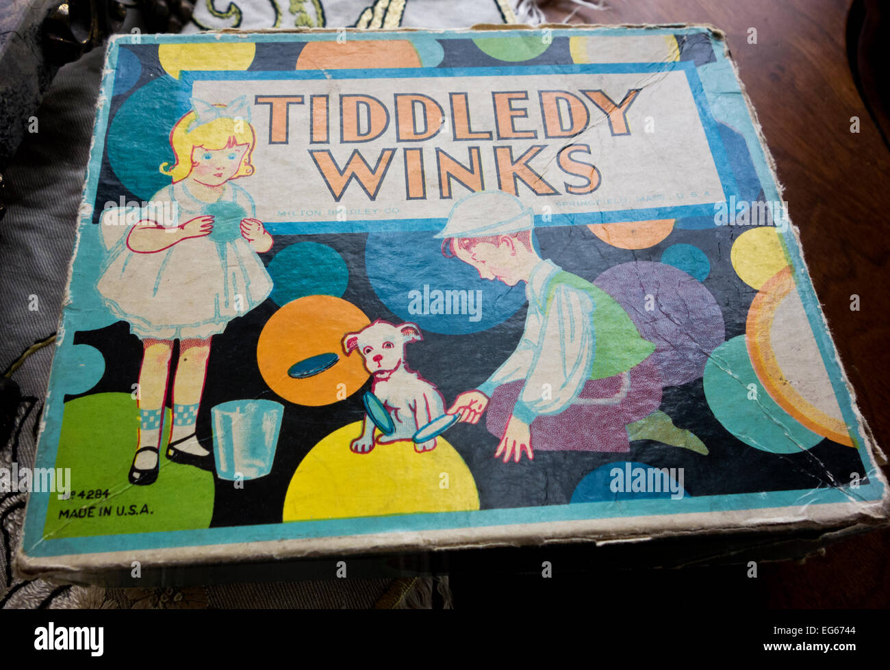 Vecchia scatola di vintage gioco da bambini Tiddledy Winks. Gioco divertente per i bambini, made in U.S.A. Foto Stock