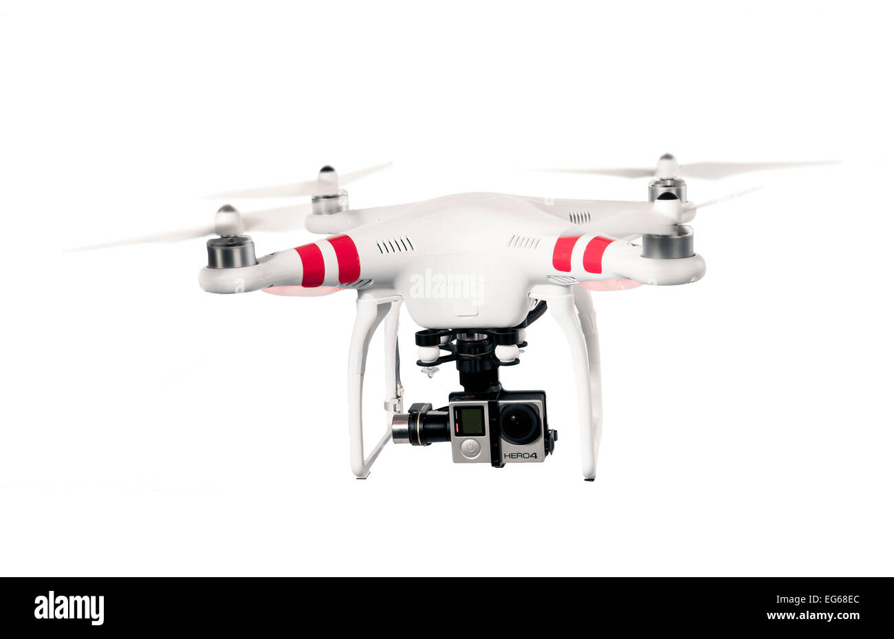 Un DJI quadcopter fantasma o drone battenti su sfondo bianco Foto Stock