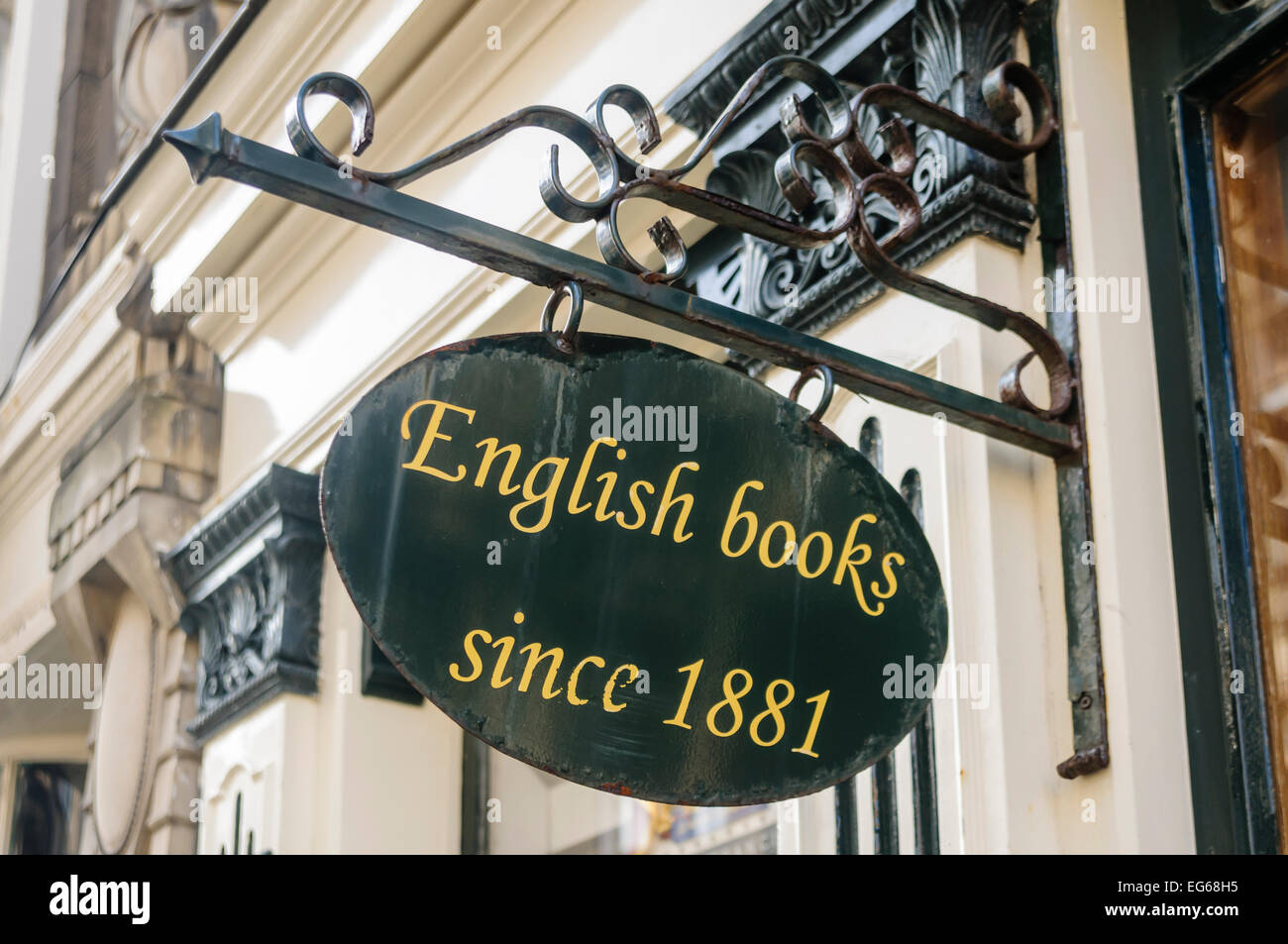Segno pubblicità libri in inglese dal 1881 ad una libreria olandese, l'Aia. Foto Stock