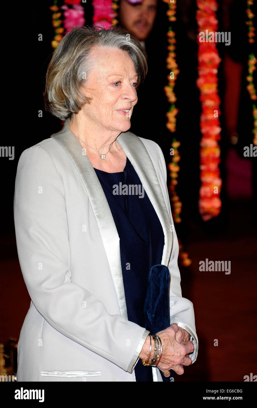 Dame Maggie Smith frequentare il Royal Premiere del secondo Best Exotic Marigold Hotel Marigold di Odeon Leicester Square Londra 17 Febbraio 2015 Foto Stock