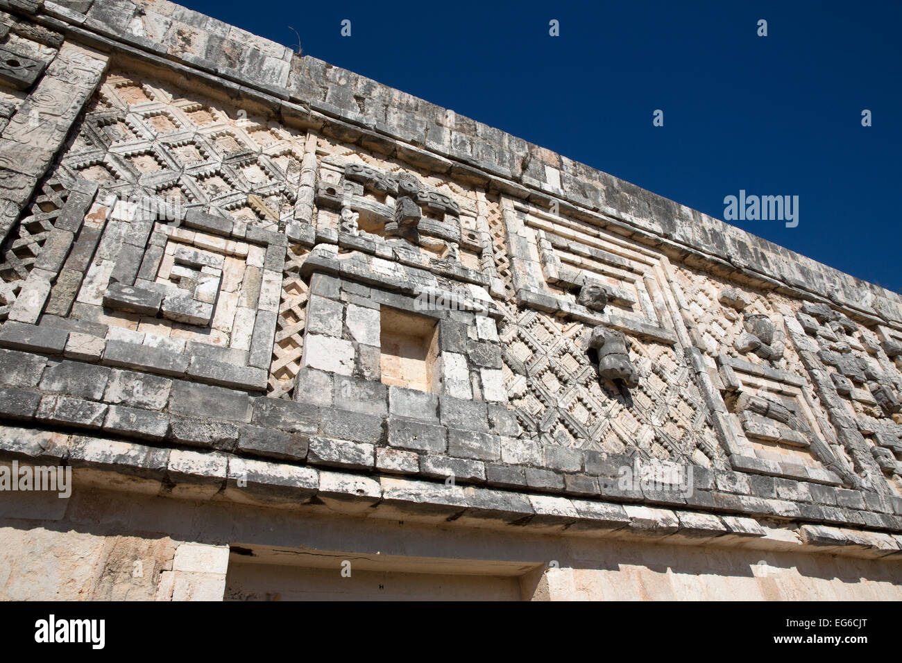 Facciata ornata, Convento un quadrangolo Uxmal, Yucatan, Messico Foto Stock