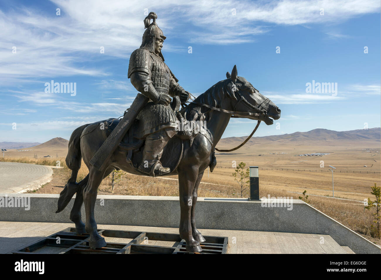 Statua di bronzo di montato guerriero mongolo 2, Genghis Khan monumento, Tuul River, Tsonjin Boldog, Mongolia Foto Stock
