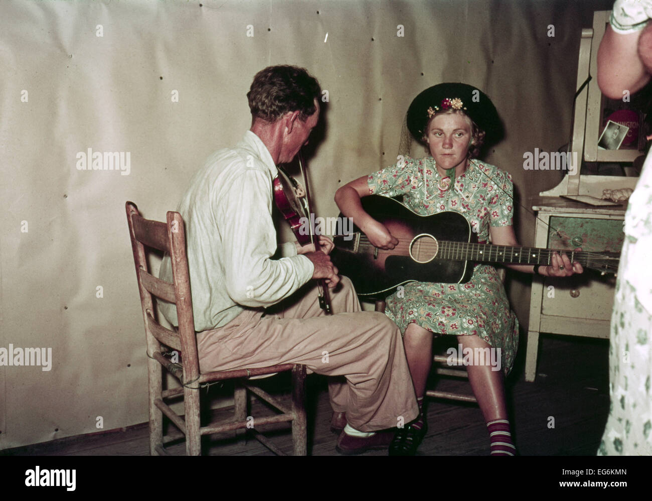 Orchestra presso square dance presso la casa di mezzadri in McIntosh County, Oklahoma, circa 1939-1940 Foto Stock