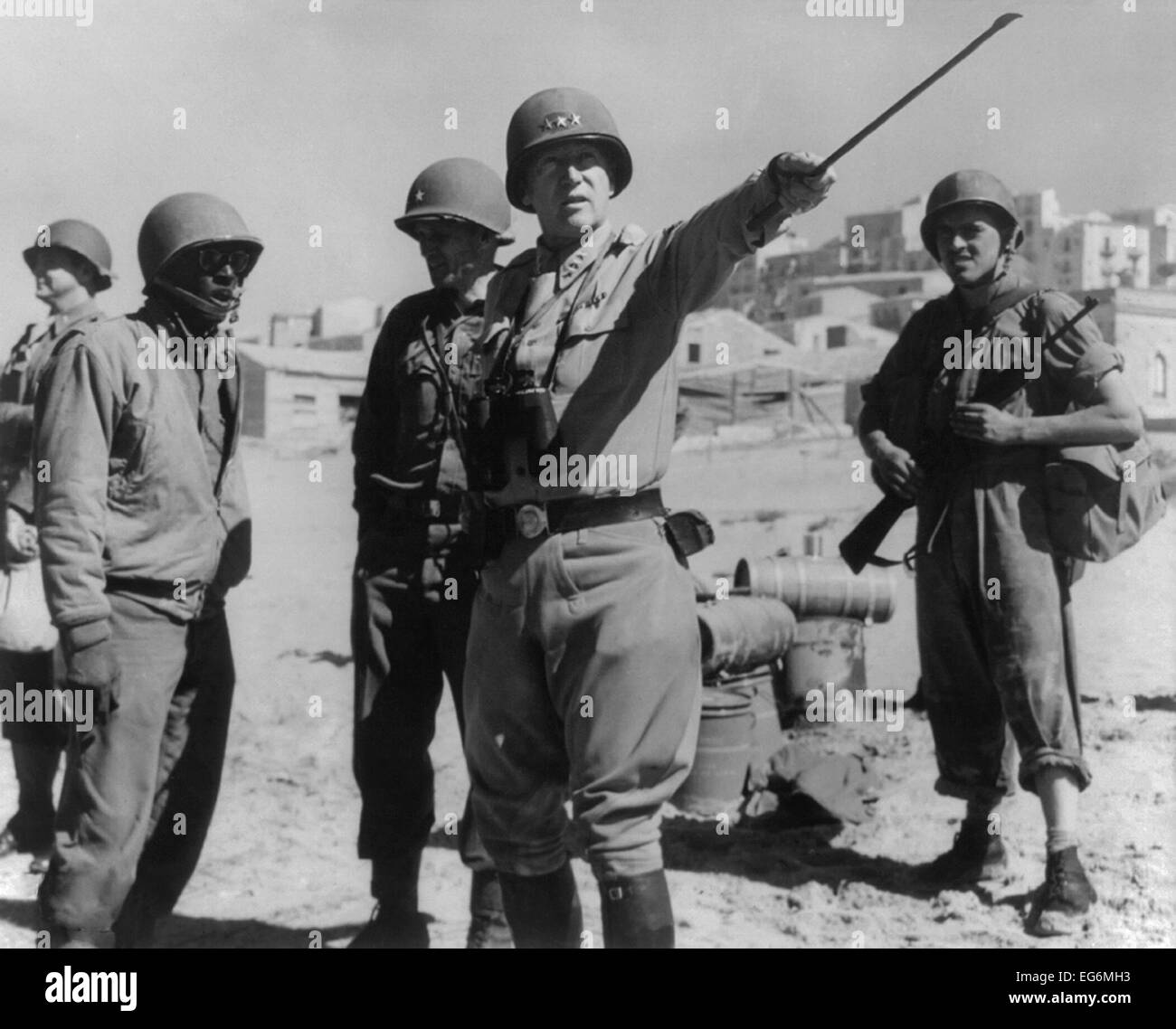 Lt. General George Patton leader truppe di invasione in Sicilia. Luglio 11, 1943 durante la Prima Guerra Mondiale 2. (BSLOC 2014 8 127) Foto Stock