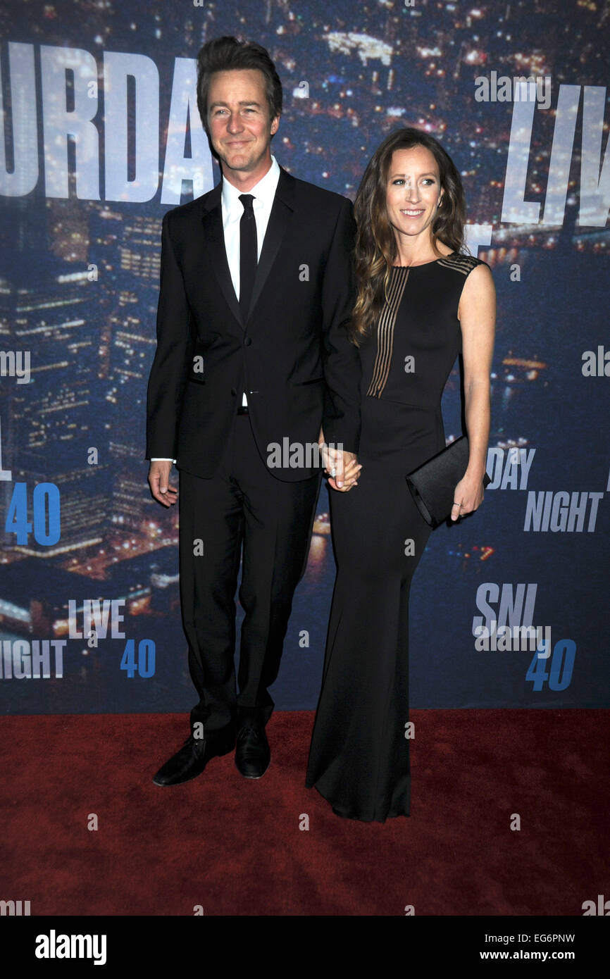 Edward Norton e Shauna Robertson frequentando il SNL quarantesimo anniversario del Rockefeller Plaza il 15 febbraio 2015 in New York City/picture alliance Foto Stock