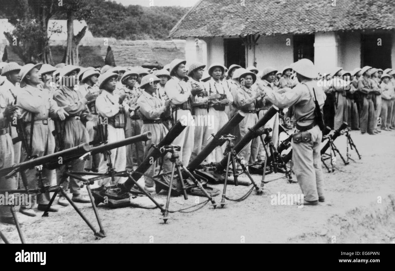 Le truppe comuniste in esercitazione militare in Laos, 1959. Politica laotiane sono state turbate da indipendenza nel 1953 al 1975. Il Foto Stock