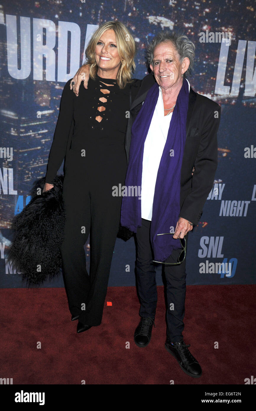 Patti Hansen e Keith Richards frequentando il SNL quarantesimo anniversario del Rockefeller Plaza il 15 febbraio 2015 in New York City/picture alliance Foto Stock Patti Hansen e Keith Richards frequentando il SNL quarantesimo anniversario del Rockefeller Plaza il 15 febbraio 2015 in New York City/picture alliance Foto Stock