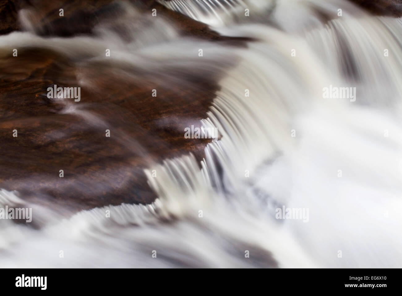 Cascata dettaglio in Harden Beck Goitstock Cullingworth legno West Yorkshire Inghilterra Foto Stock