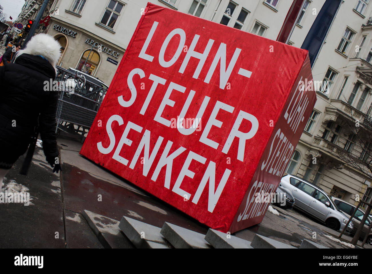 Ridurre le imposte sui salari sign in Vienna Foto Stock