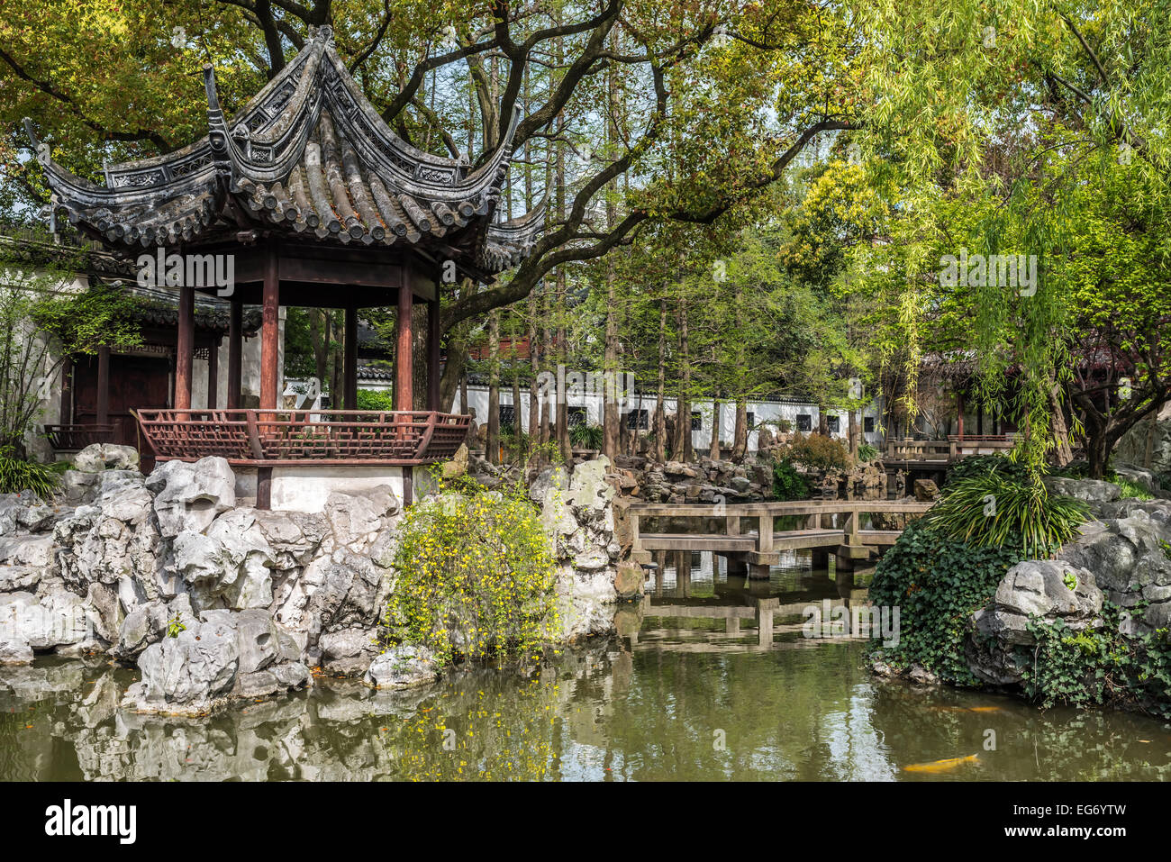 Dettaglio della storica Il Giardino di Yuyuan creato nell'anno 1559 dal Pan Yunduan a Shanghai in Cina Foto Stock