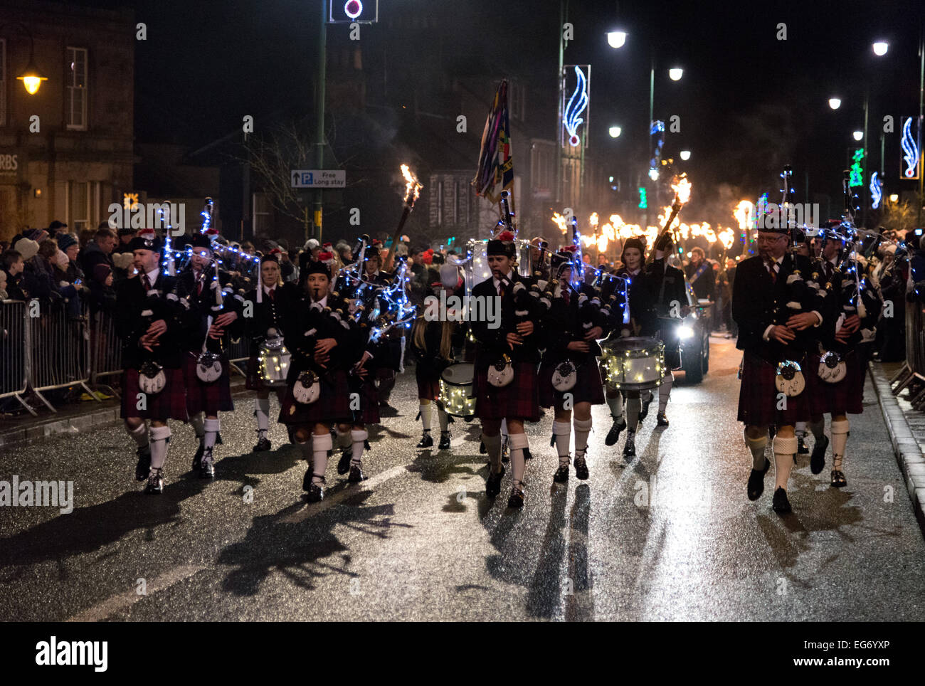 Biggar Anno Nuovo Hogmanay processione aux flambeaux 2014 Foto Stock